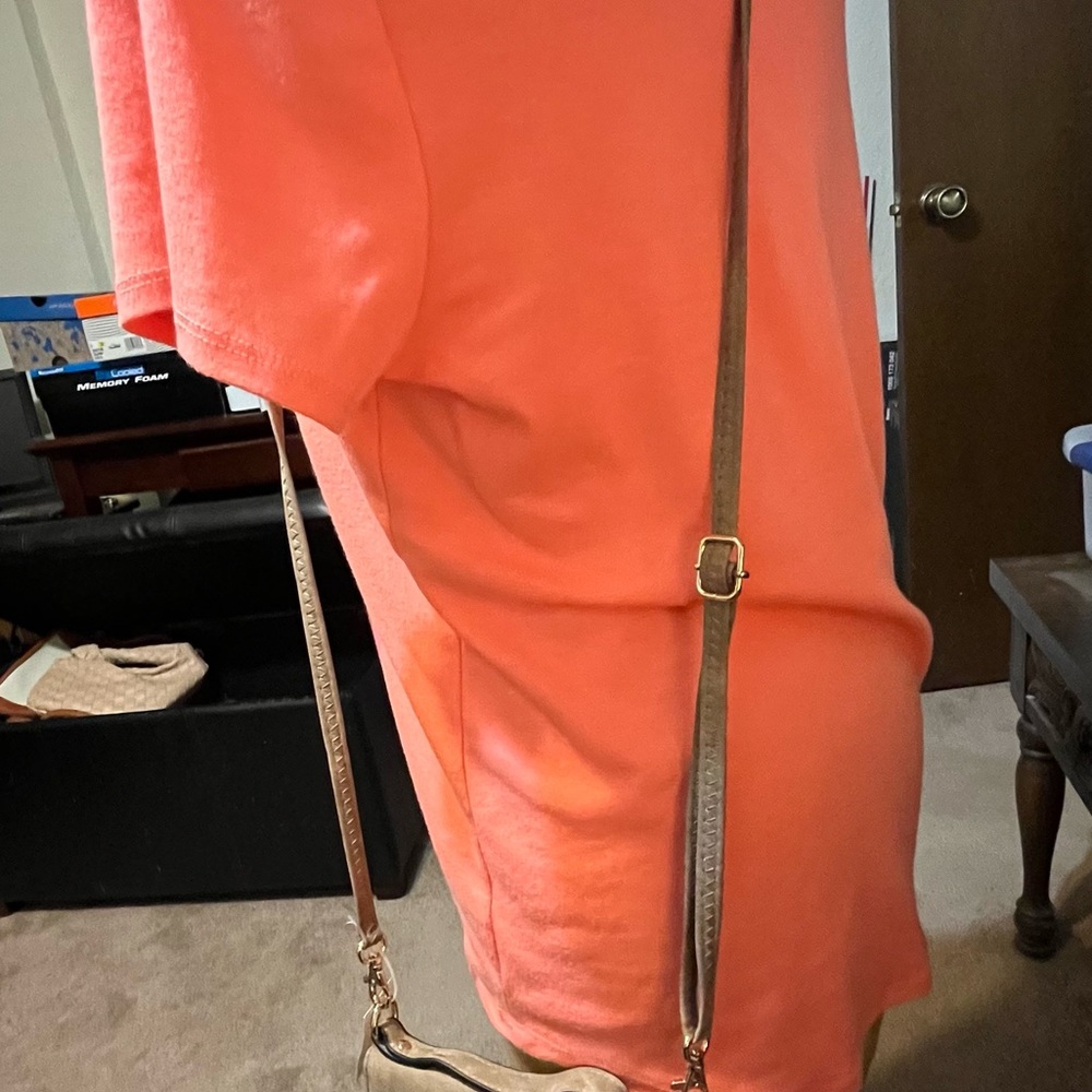 Francesca’s Small woven crossbody - Picture 9 of 9